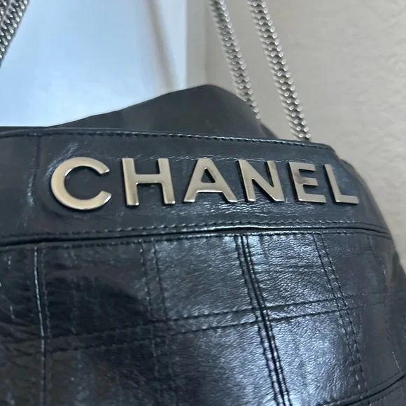 CHANEL LAX Shoulder Bag - Picture 2 of 14